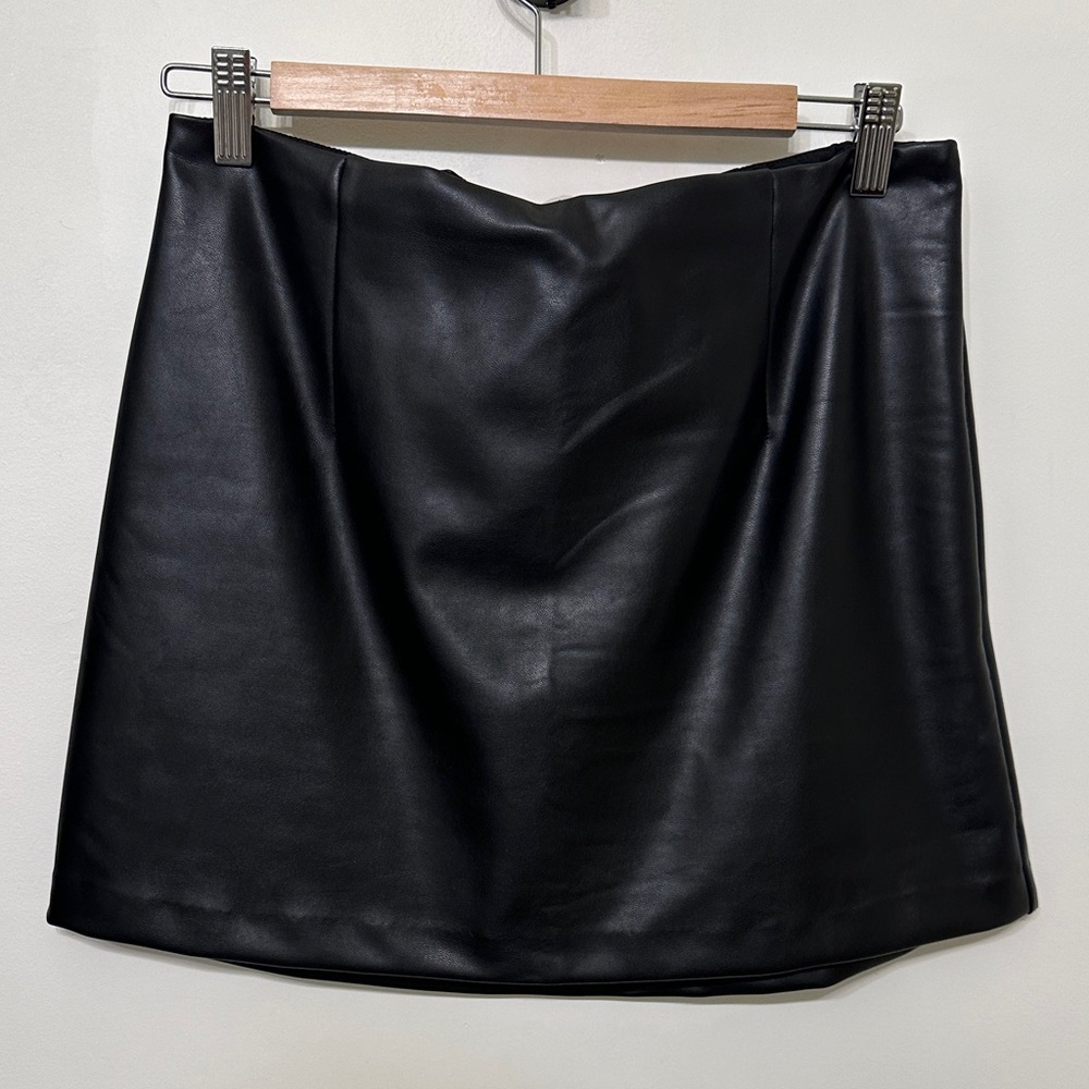 Abercrombie & Fitch Sleek Black Mini Skort